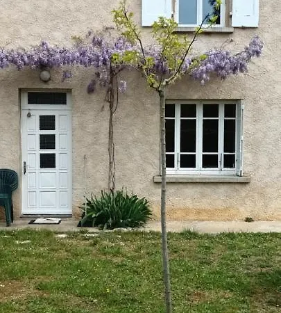 L'elie Sous Les Noyers, Le *